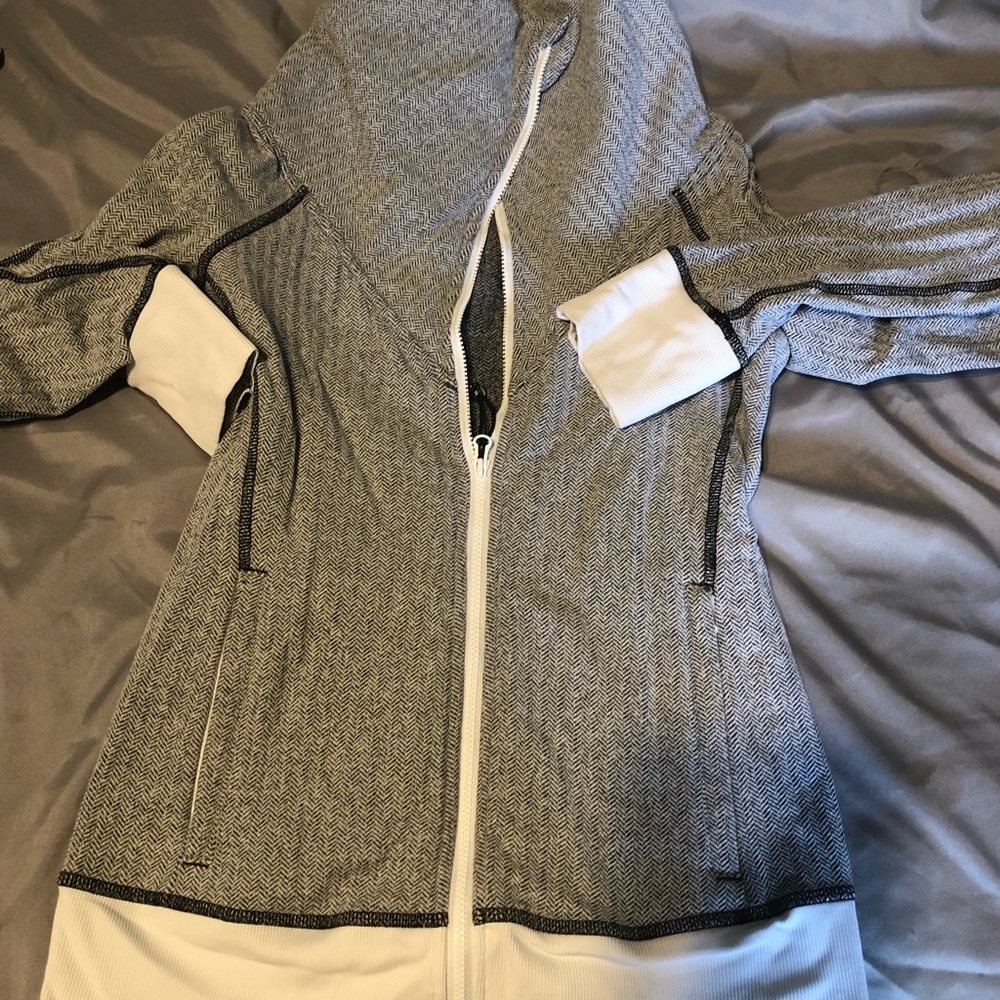 Lululemon Be present